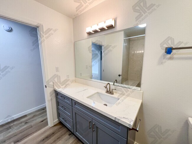 Building Photo - 4 bedroom, 3 bath attached home.