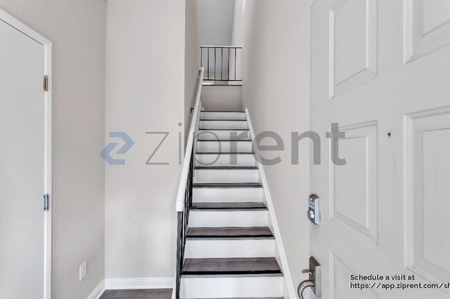 Building Photo - 135 Southwind Dr