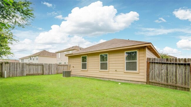 Building Photo - 2111 Denridge Dr