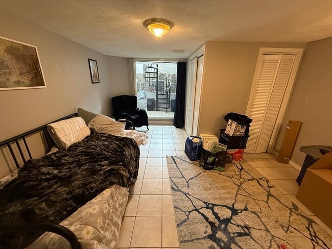 Building Photo - 146 W Fourth St