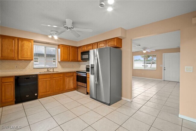 Building Photo - 4406 Santa Barbara Blvd