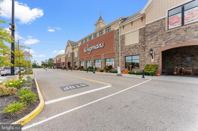 Grocery store in walking distance - 6563 Old Carriage Dr
