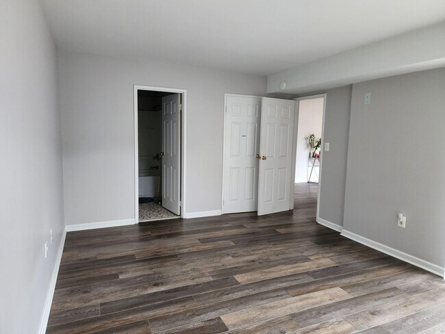 Building Photo - First Floor 1 Bedroom Condo in Manheim Tow...