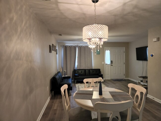 Building Photo - 614 3rd Ave S