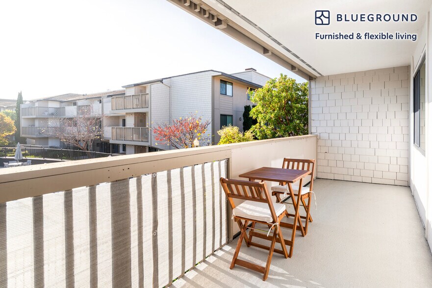 Building Photo - 644 Edgewater Blvd