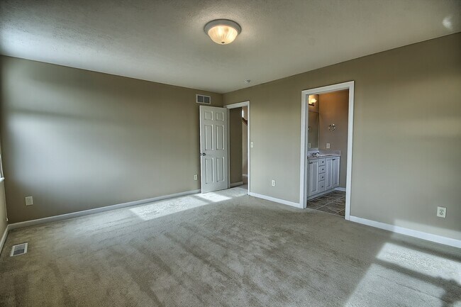 Building Photo - 7233 Springview Ln