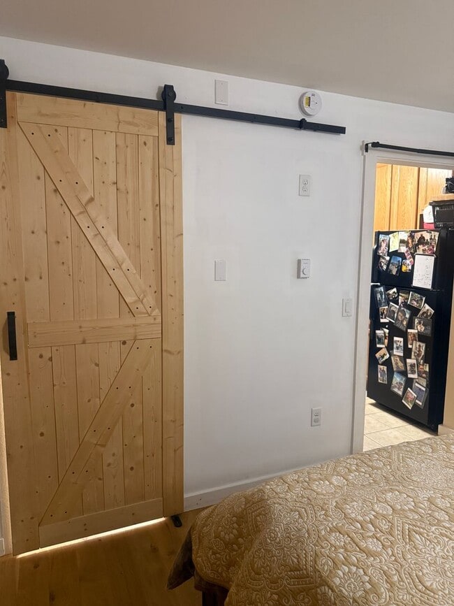 Building Photo - Ground Level Ponds Studio - Partially Furn...