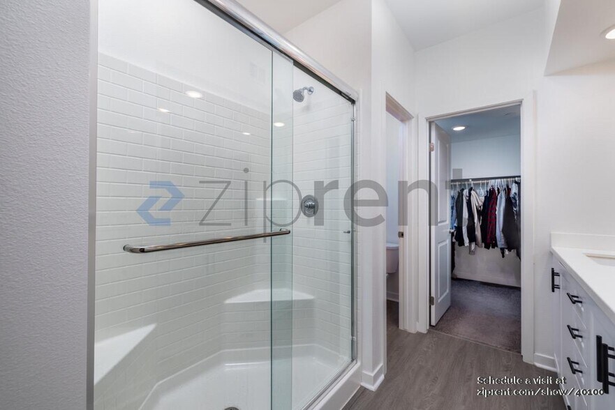 Building Photo - 11048 Luminate Dr