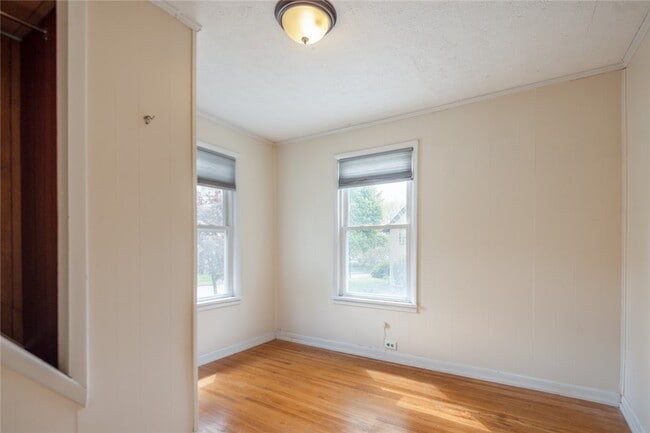 Building Photo - 70 Brentwood St