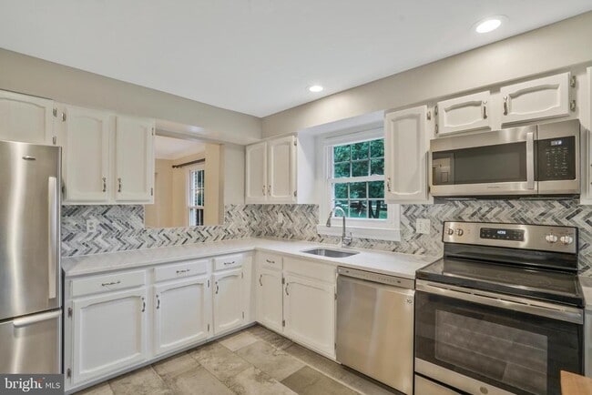 Building Photo - 14 S Manchester St