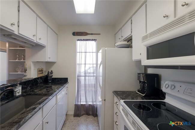 Building Photo - 1135 Parkview Dr