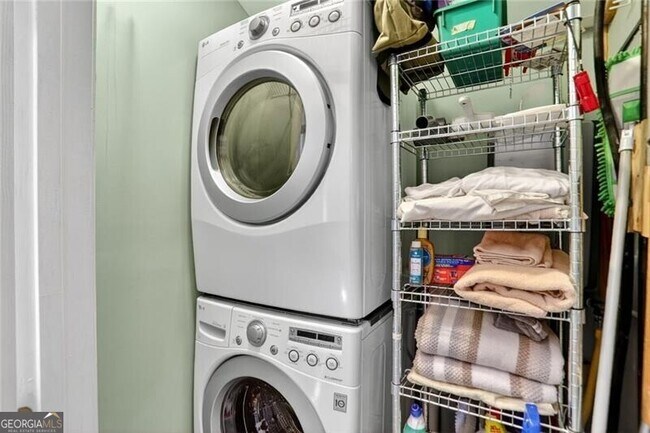 Building Photo - 3671 Bishop Dr