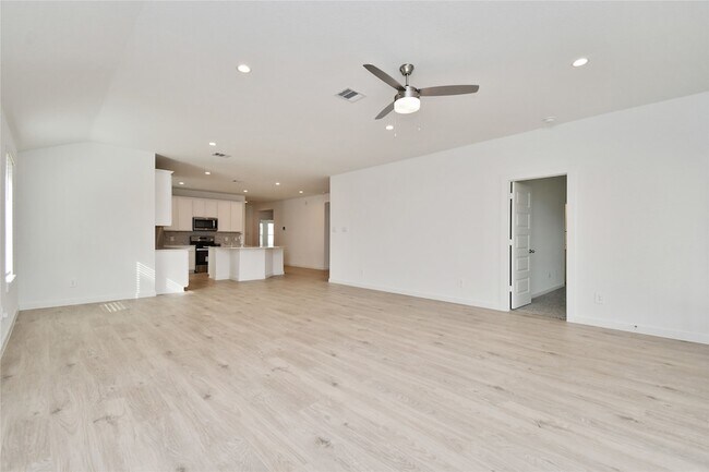 Building Photo - 30330 Reagans Rnch Dr