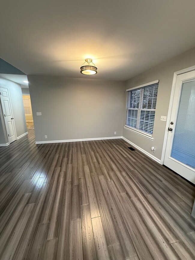 Building Photo - Newly Renovated 3 BR 2 Bath brick home