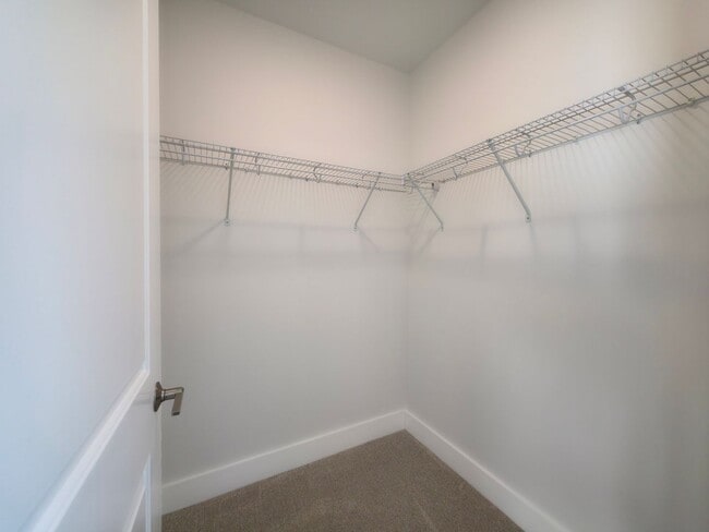 Building Photo - FOR RENT 3 bed, 3.5 bath, 3 level brand new condo