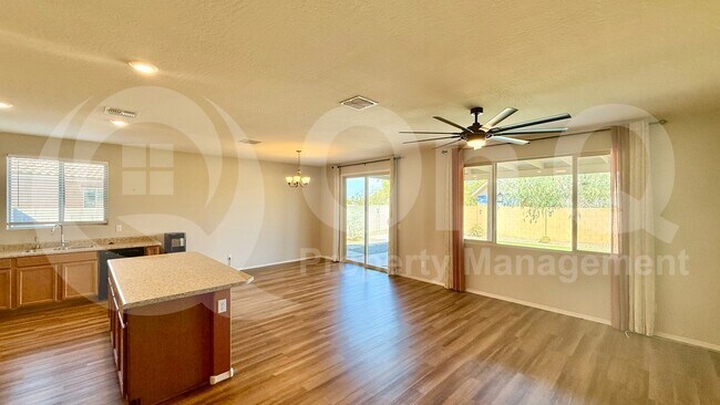 Building Photo - 5215 S 18th Pl