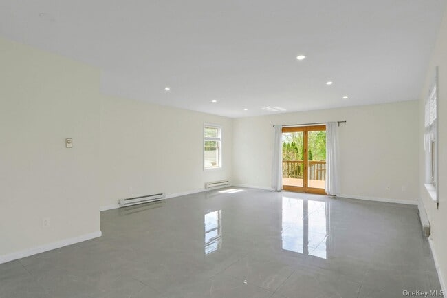 Building Photo - 22 Firth St