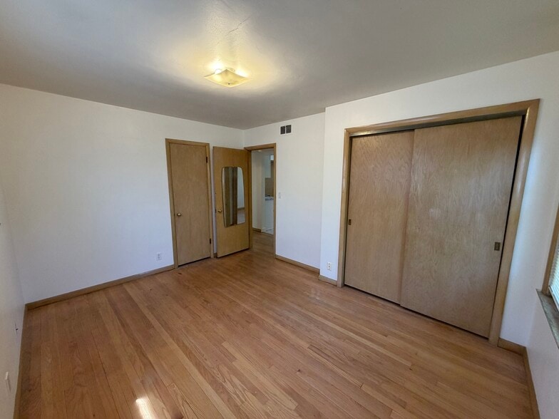 Building Photo - 8434 West Keefe Ave, Upper