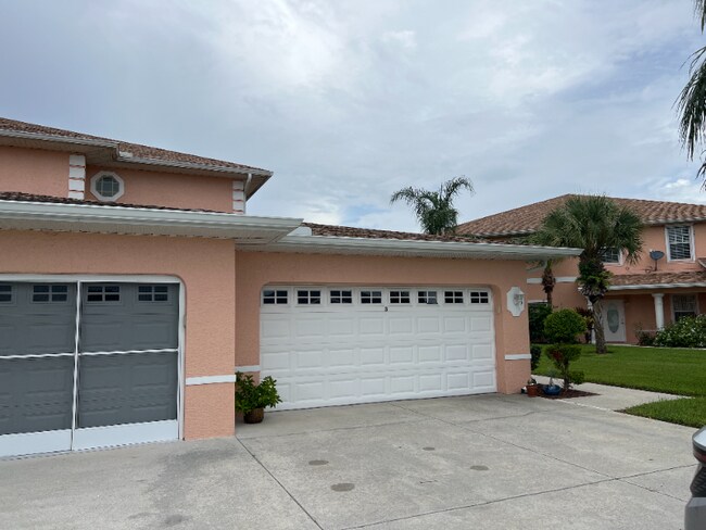 Building Photo - 20068 Lake Vista Cir N