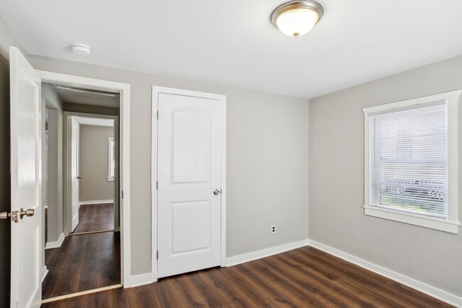 Building Photo - Very nice 2BR/1BA Home In Downtown Savannah