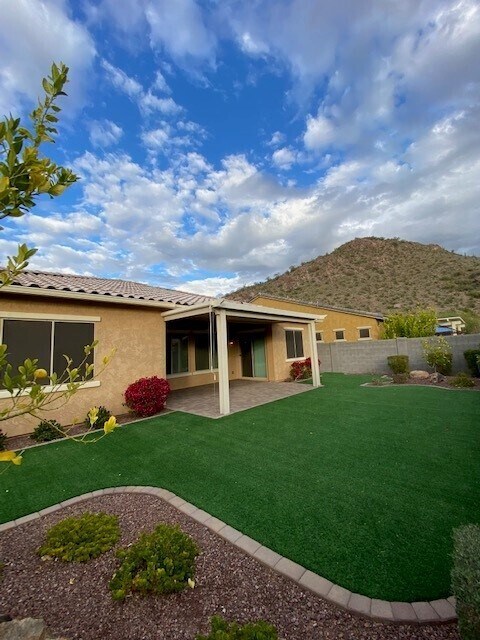 Building Photo - 10245 W Pinnacle Vista Dr
