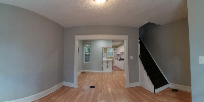 Building Photo - 3 Bedroom 1 Bath Home