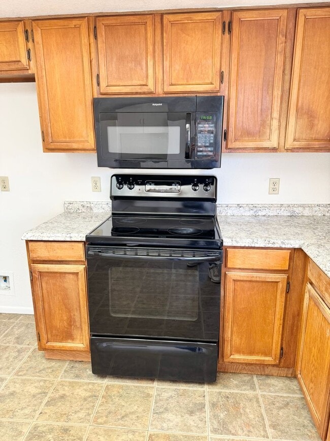 Building Photo - Two Story 3 Bedroom/2.5 Bath Home. Clean & Ready for Immediate Move-in!