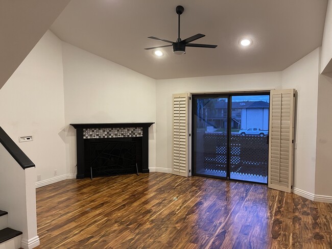 Building Photo - 305 Coral Reef Dr