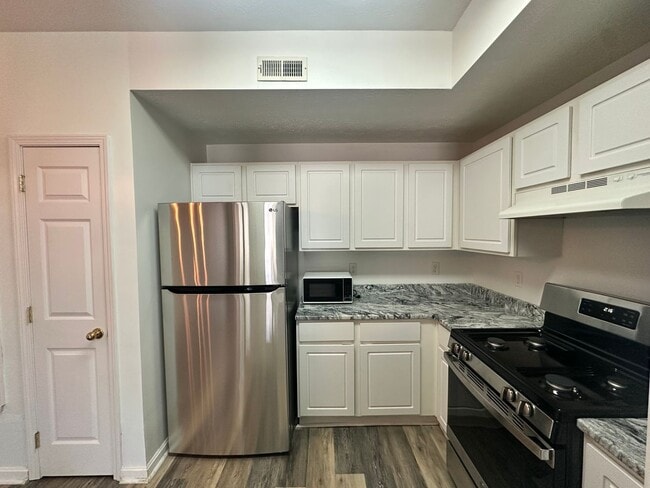 Building Photo - 2BR/2BA Updated Condo in Prospect Glen Vil...