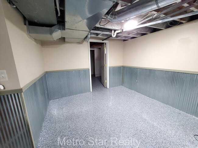 Building Photo - 315 N Minerva Ave