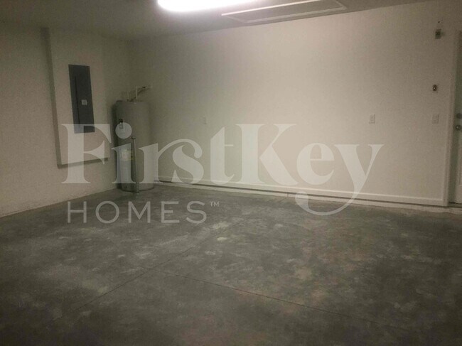 Building Photo - 3149 SW Letchworth St