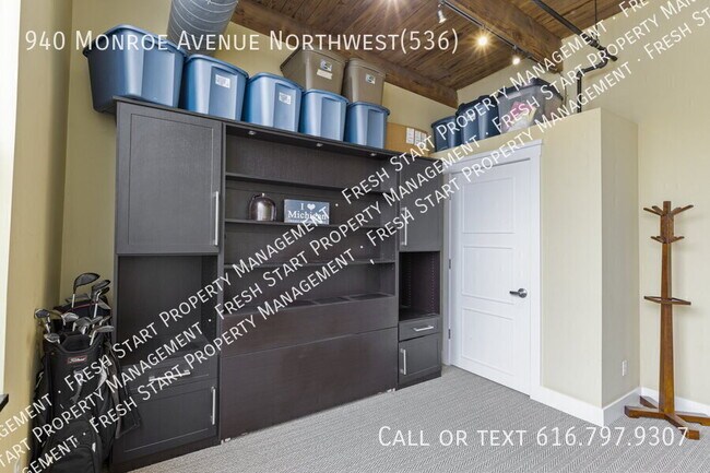 Building Photo - 940 Monroe Ave NW