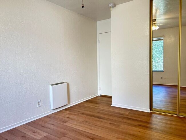 Building Photo - Charming Condo Near Monterey Coast