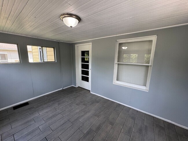 Building Photo - 2217 Terrace Ave