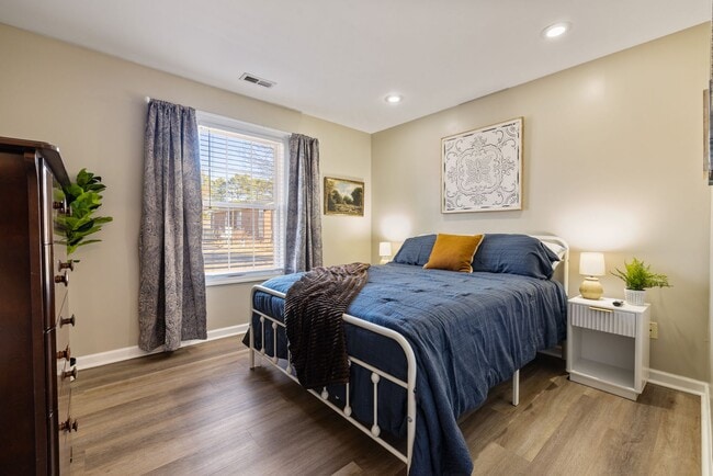 Building Photo - 707 Bagwell Ct