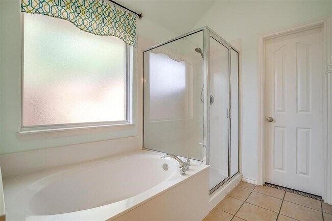 Building Photo - 750 Shady Tree Ct
