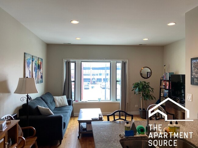 Building Photo - 1811 N Clybourn Ave