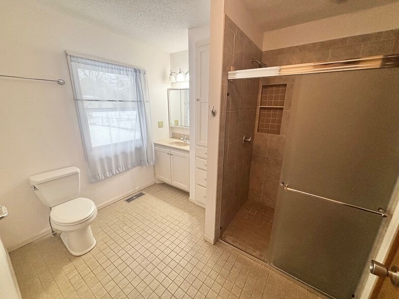 Building Photo - 10450 Washington Blvd NE