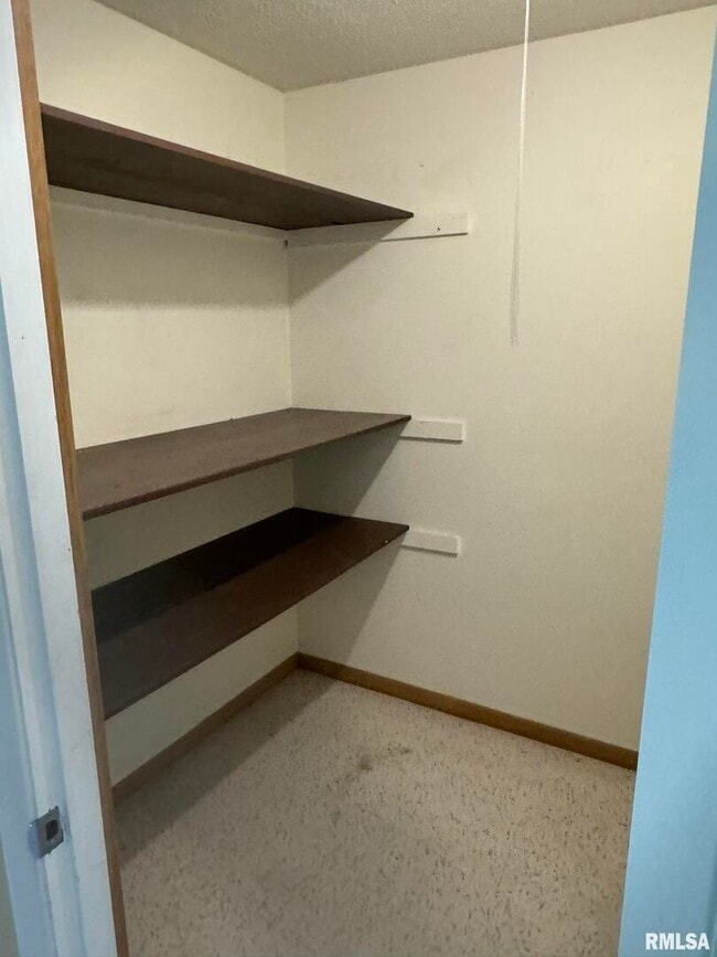 Building Photo - 400 N 5th St