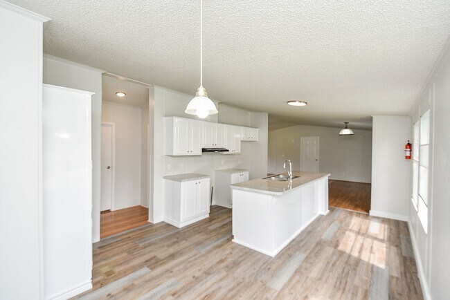 Building Photo - Double wide and magnificent Mobile Home in...