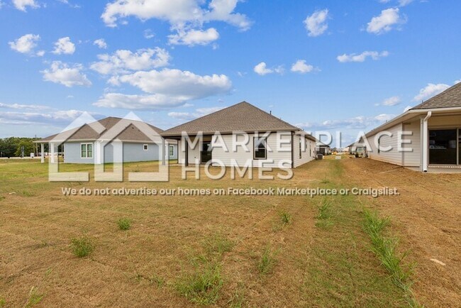 Building Photo - 313 McHenry Dr