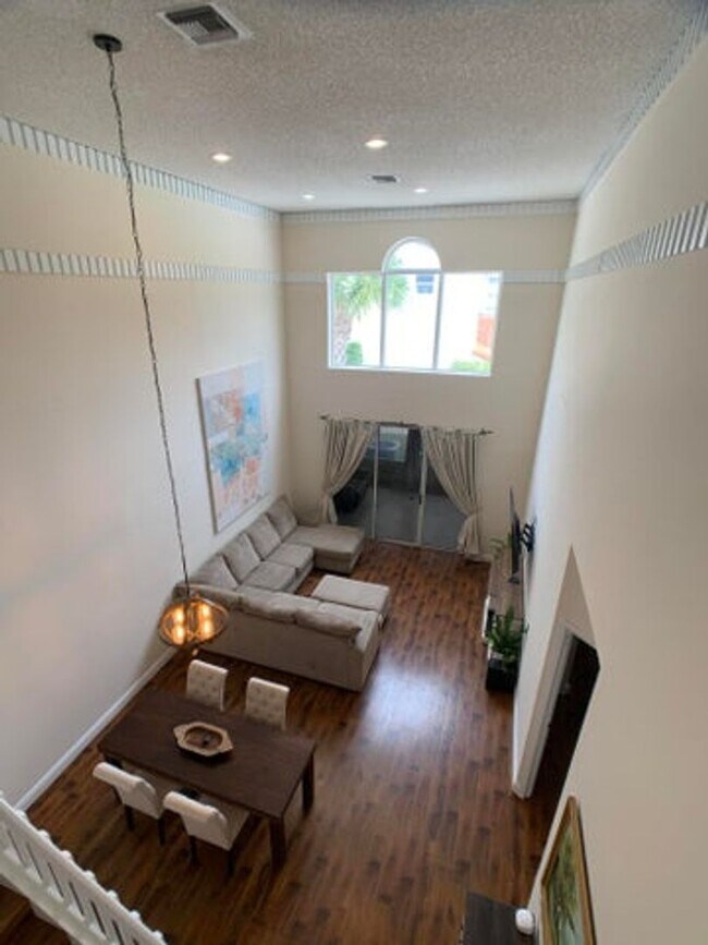 Building Photo - 10465 Mateo Ct