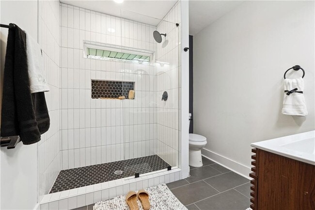 Building Photo - 3644 Lakeside Ct