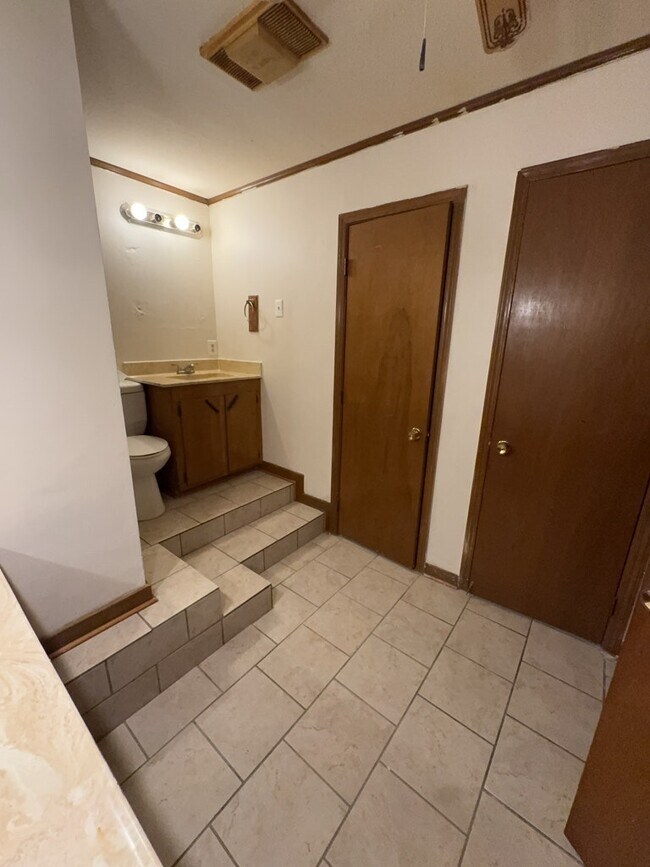 Building Photo - 2904 Marwood Dr