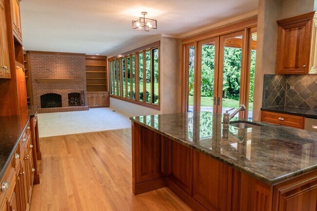 Building Photo - 4bd/3.75ba Woodinville Home