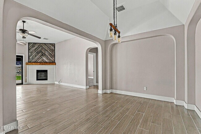 Building Photo - 14420 Navajo Point Dr