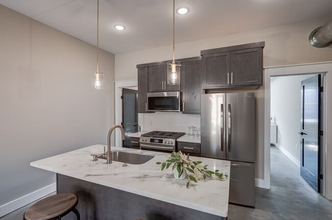 Building Photo - 1523 W Cary St