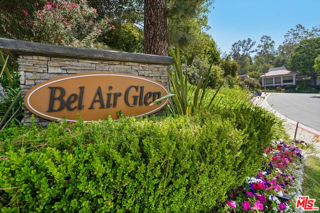 Building Photo - 10227 Autumn Leaf Cir