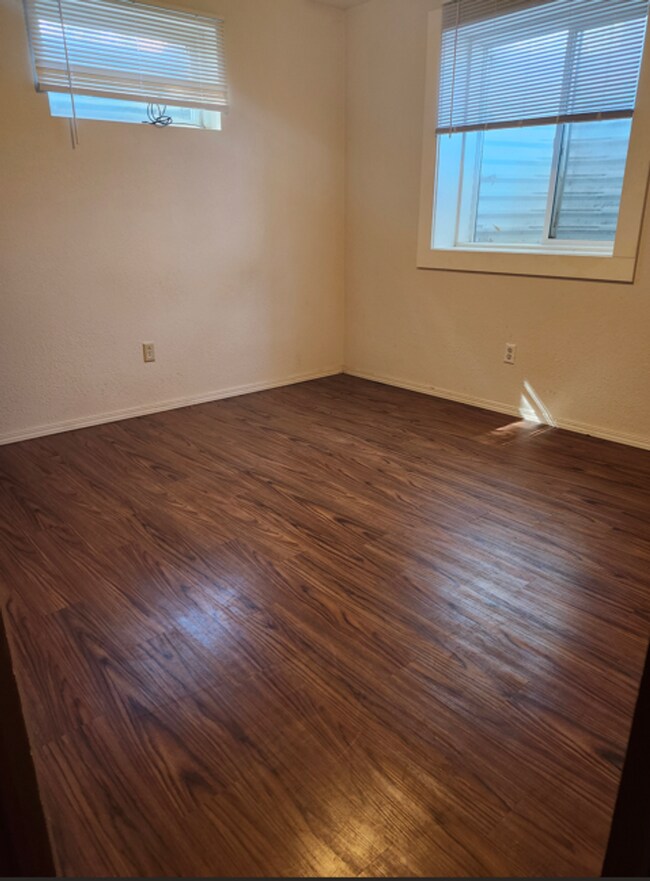 Building Photo - 820 Montana Ave