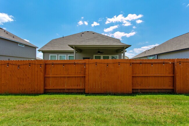 Building Photo - 3 bedroom, 2.5 bath with Study or 4th Bedroom and Game Room extras include Gym, Storage Racks in ...